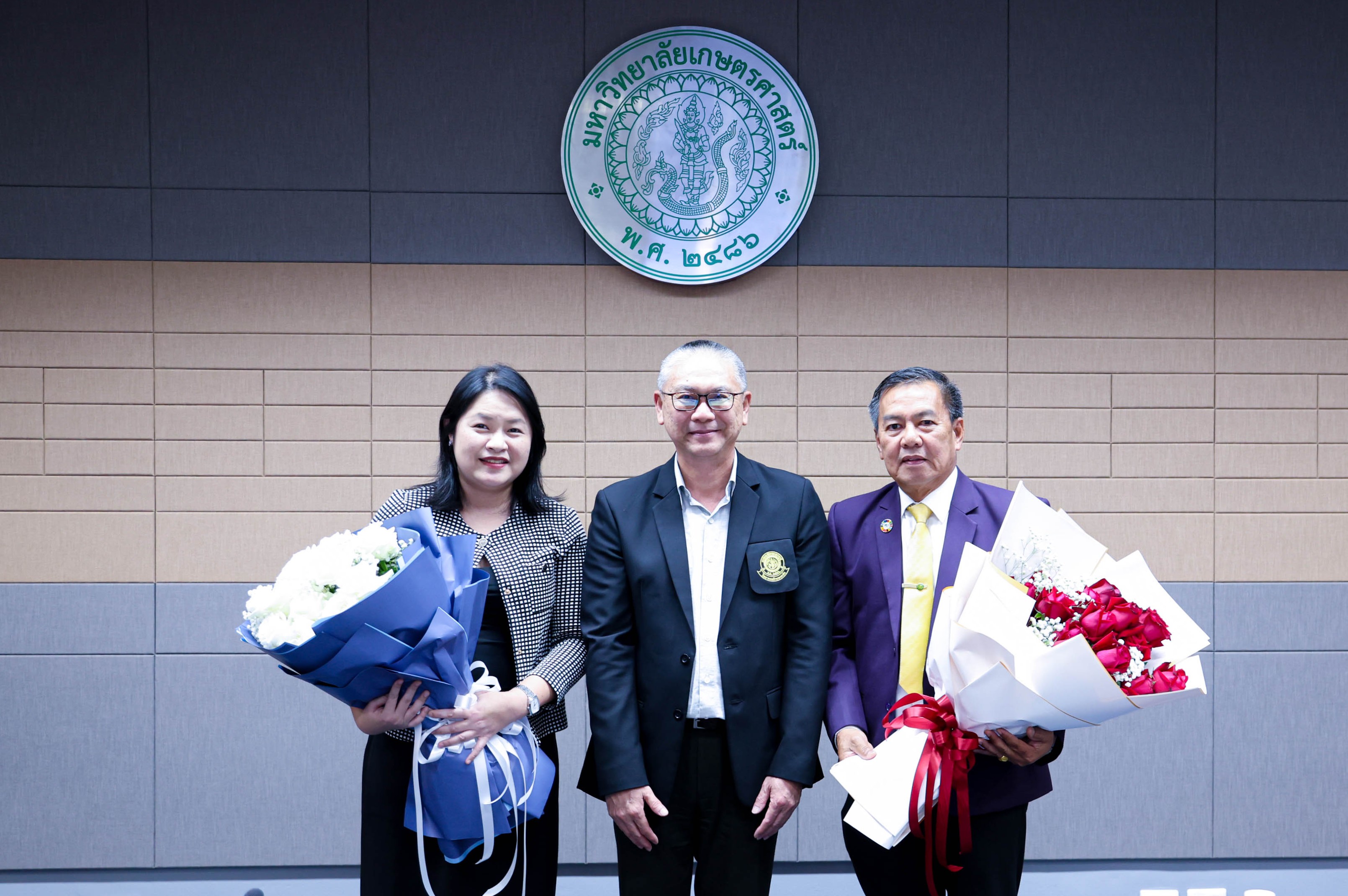 ม.เกษตรกำแพงแสน ขอบคุณคณบดีคณะศึกษาศาสตร์และพัฒนศาสตร์ และผู้อำนวยการสำนักส่งเสริมและฝึกอบรม กำแพงแสน เนื่องในโอกาสที่ได้ปฏิบัติหน้าที่จนครบวาระการดำรงตำแหน่ง