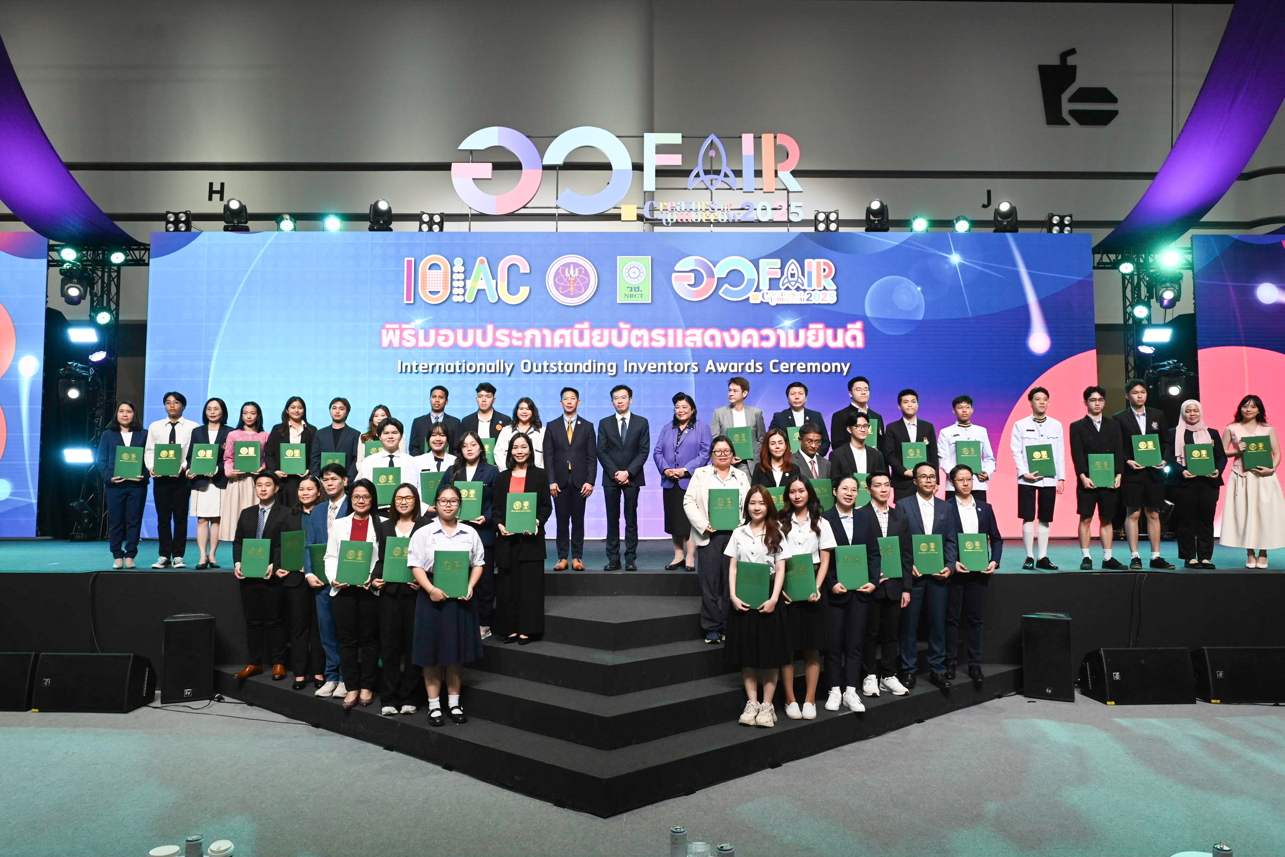 นักวิจัยม.เกษตรศาสตร์ กำแพงแสน เข้ารับรางวัลผลงานวิจัยและนวัตกรรม จากกระทรวงการอุดมศึกษา วิทยาศาตร์ วิจัยและนวัตกรรม โดย สำนักงานการวิจัยแห่งชาติ(วช.) มอบประกาศนียบัตรแสดงความยินดีแก่ผู้ประดิษฐ์และนักวิจัยไทยผู้คว้ารางวัลจากเวทีนานาชาติ