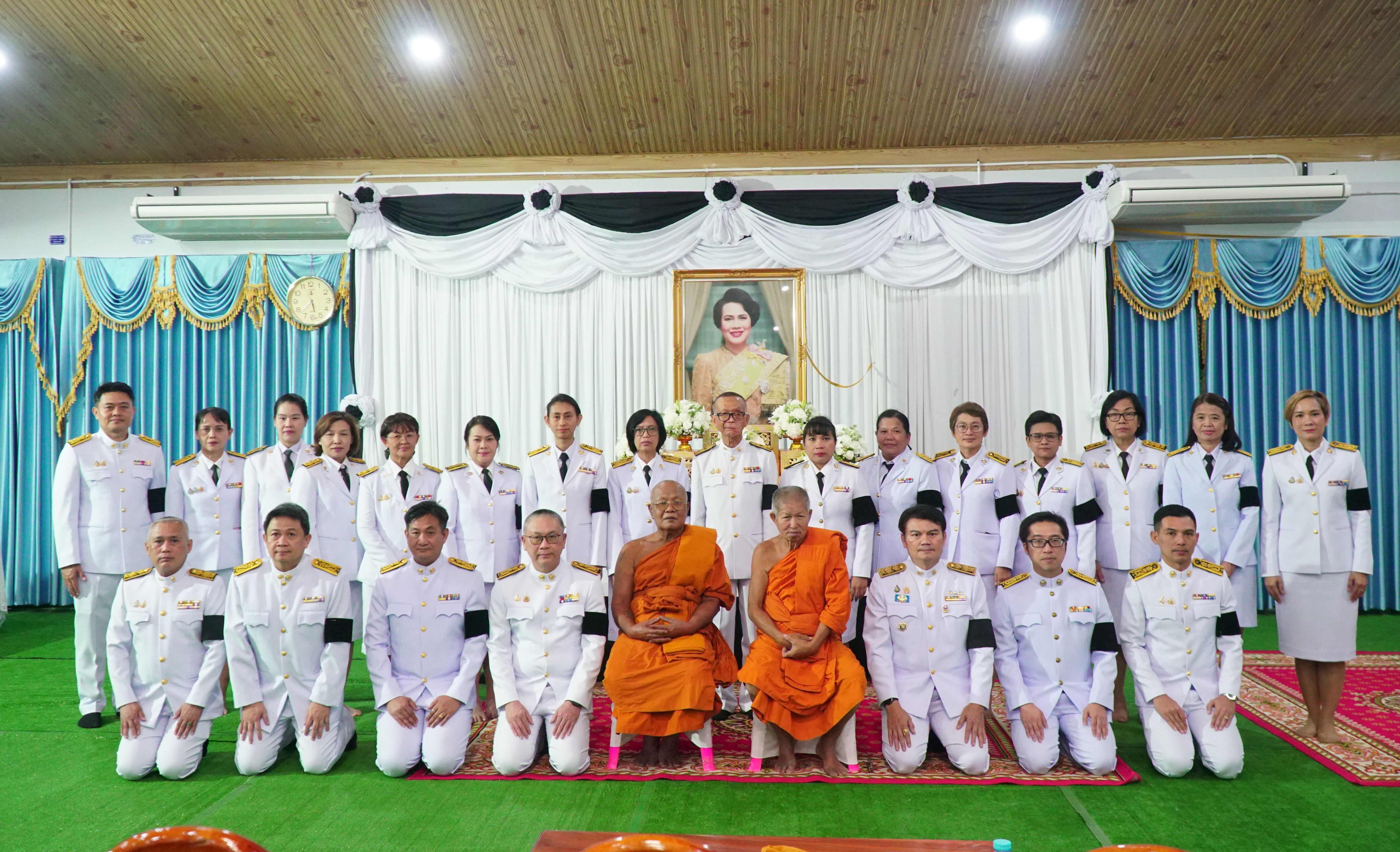 ม.เกษตร กำแพงแสน ร่วมพิธีบำเพ็ญกุศลสวดพระอภิธรรม เพื่ออุทิศถวายเป็นพระราชกุศลแด่ สมเด็จพระนางเจ้าสิริกิติ์ พระบรมราชินีนาถ พระบรมราชชนนีพันปีหลวง ณ วัดบ่อน้ำจืด