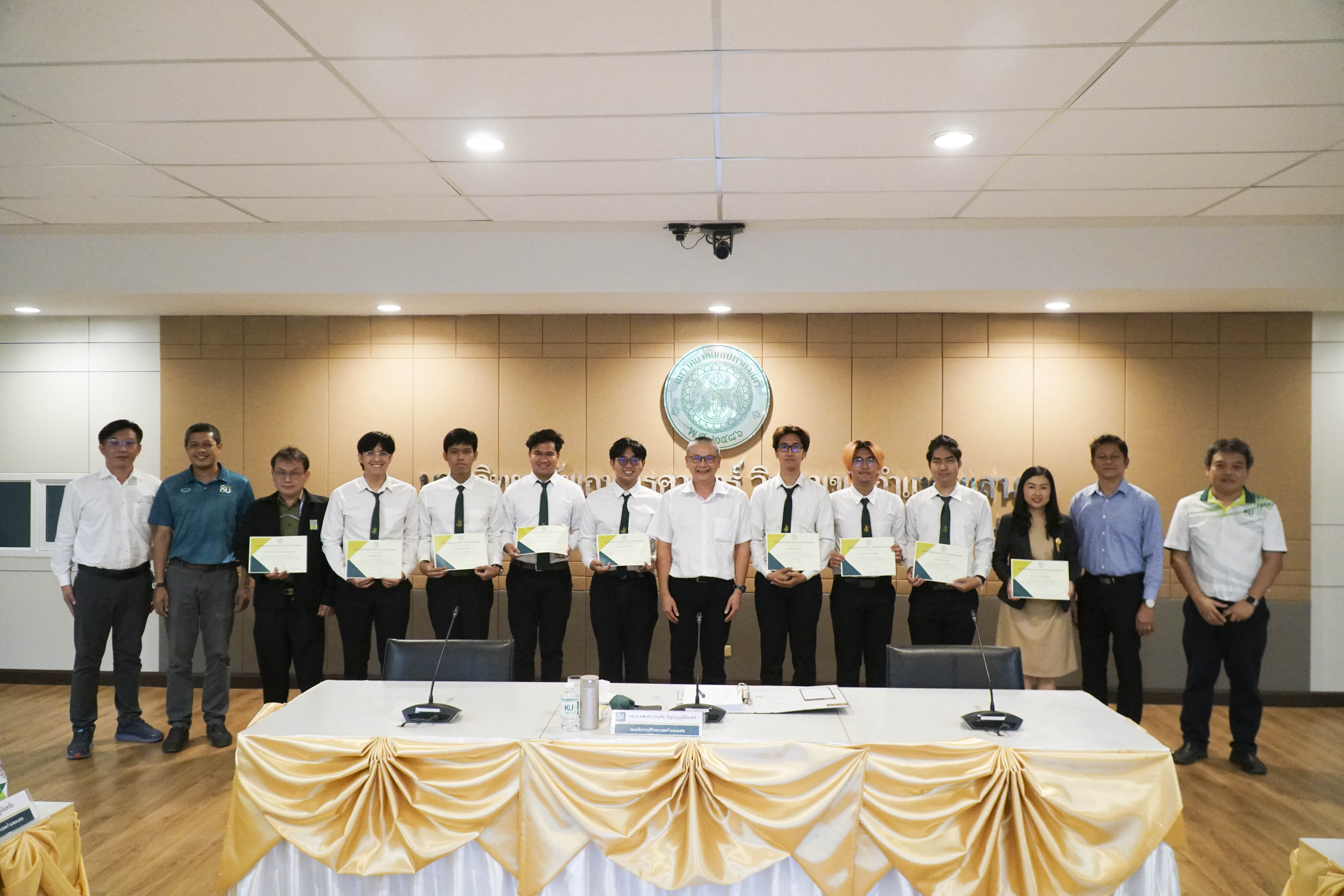 มก.กพส. มอบเกียรติบัตรเชิดชูเกียรติแก่คณะอาจารย์และนิสิตในโอกาสได้รับรางวัลชนะเลิศโครงการประกวดสิ่งประดิษฐ์และนวัตกรรม Thailand New Gen Inventors Award 2024 (I-New Gen Award 2024) ระดับอุดมศึกษา